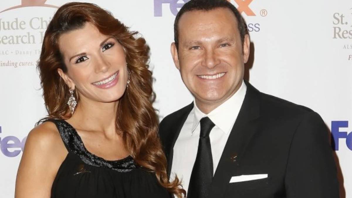 Alan Tacher and his wife Cristina Bernal in a party wear